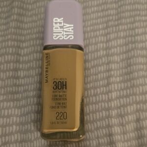 Maybelline Cream Foundation for Flawless Coverage